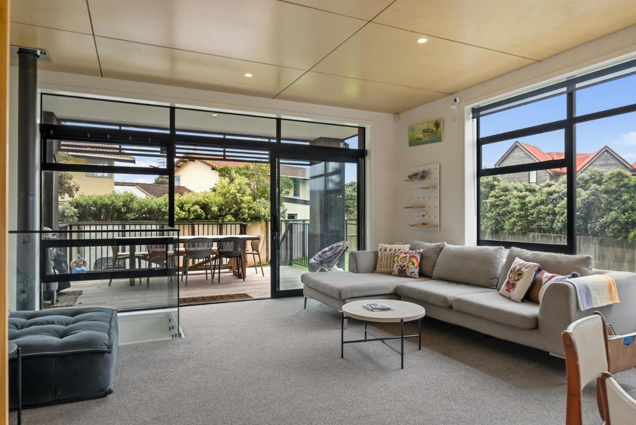 Sun And Serenity - Waikanae Beach Holiday Home Exterior photo