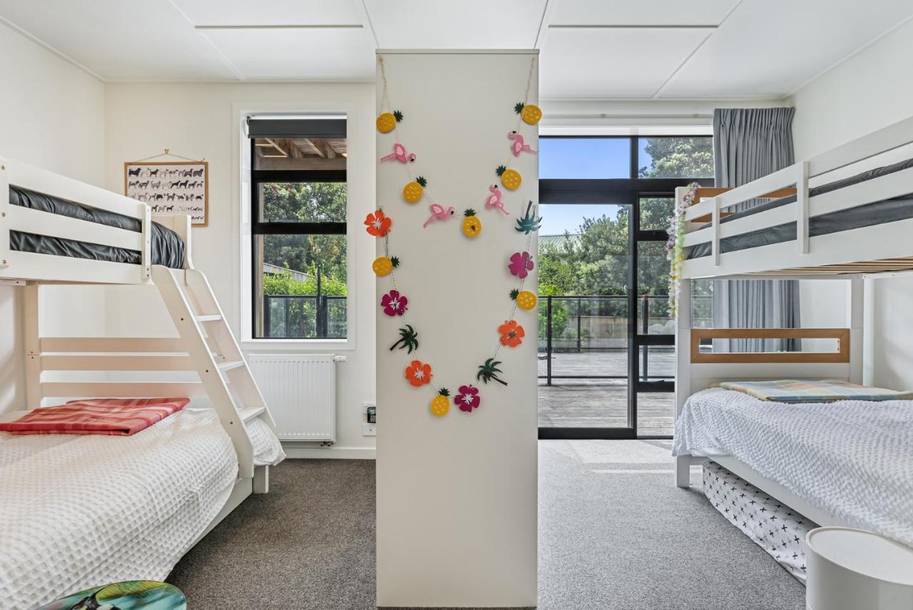 Sun And Serenity - Waikanae Beach Holiday Home Exterior photo