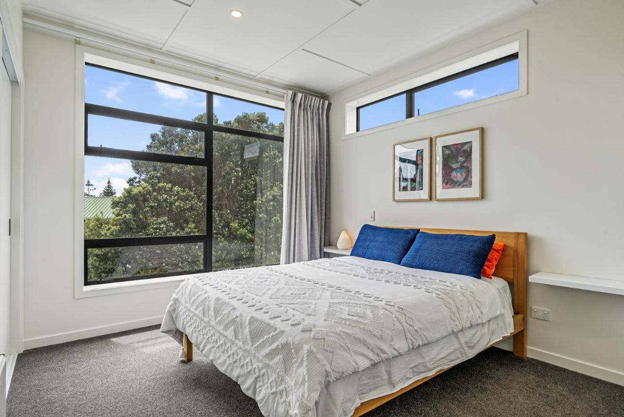 Sun And Serenity - Waikanae Beach Holiday Home Exterior photo